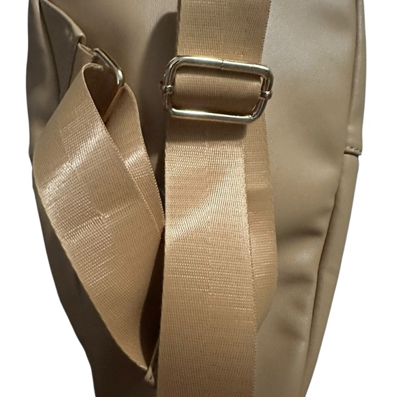 Urban Expressions Women\'s Woven Sling Tan and gold hardware NWOT main image 4